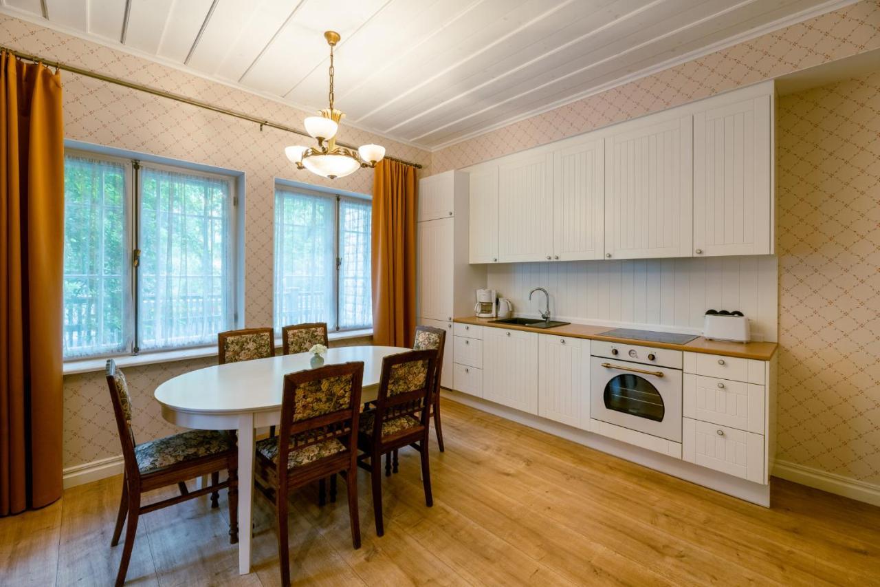 Pargimaja Apartments Kuressaare Buitenkant foto