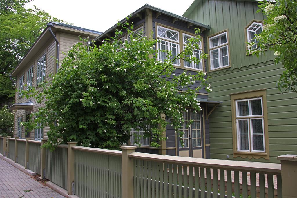Pargimaja Apartments Kuressaare Buitenkant foto