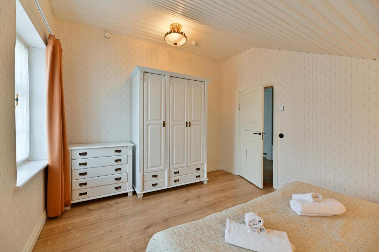 Pargimaja Apartments Kuressaare Buitenkant foto