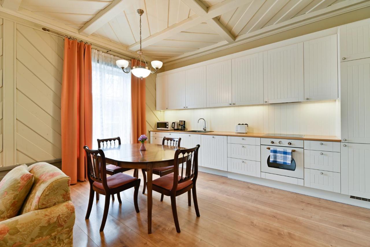 Pargimaja Apartments Kuressaare Buitenkant foto